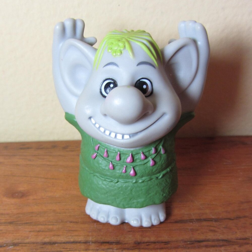 4 for $28 - kid troll disney frozen petite surprise figure (W5964)